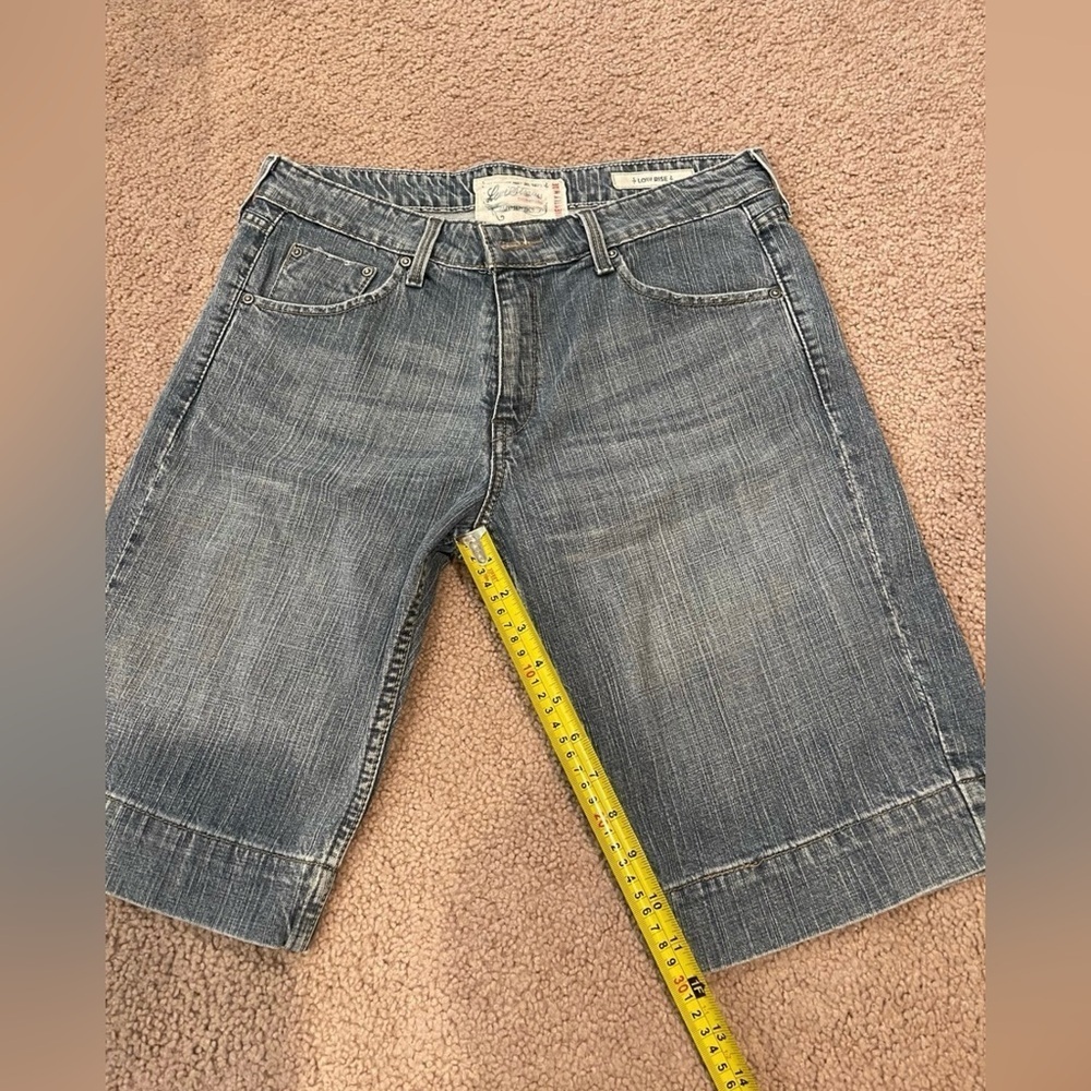 Authentic Trending LEVIS Low Rise Denim Bermuda Distressed Shorts - Picture 6 of 9